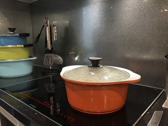 Bếp từ không nhận nồi do dính cấn cặn bẩn