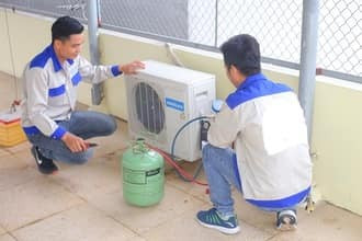 Kiểm tra gas máy lạnh bằng dụng cụ đồng hồ đo