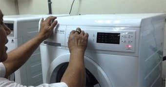Sửa máy giặt Electrolux lỗi E40 do hỏng main mạch